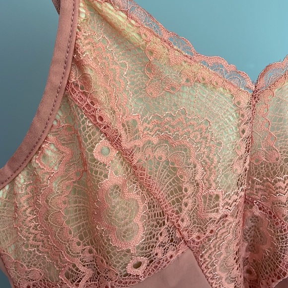 Shape under garment - Picture 2 of 5